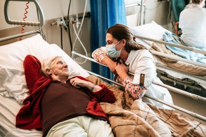 Geriatrische zorgteams zetten in op een dementievriendelijke omgeving en kennisdeling over de ziekenhuismuren heen